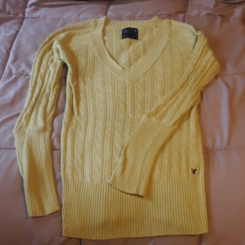 Womans American eagle light yellow sweater